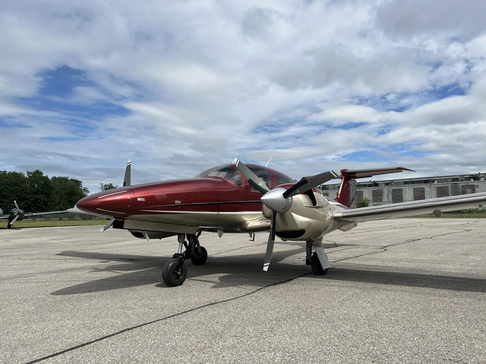 Exterior view of a 2023 DIAMOND DA62, C-FHPM.