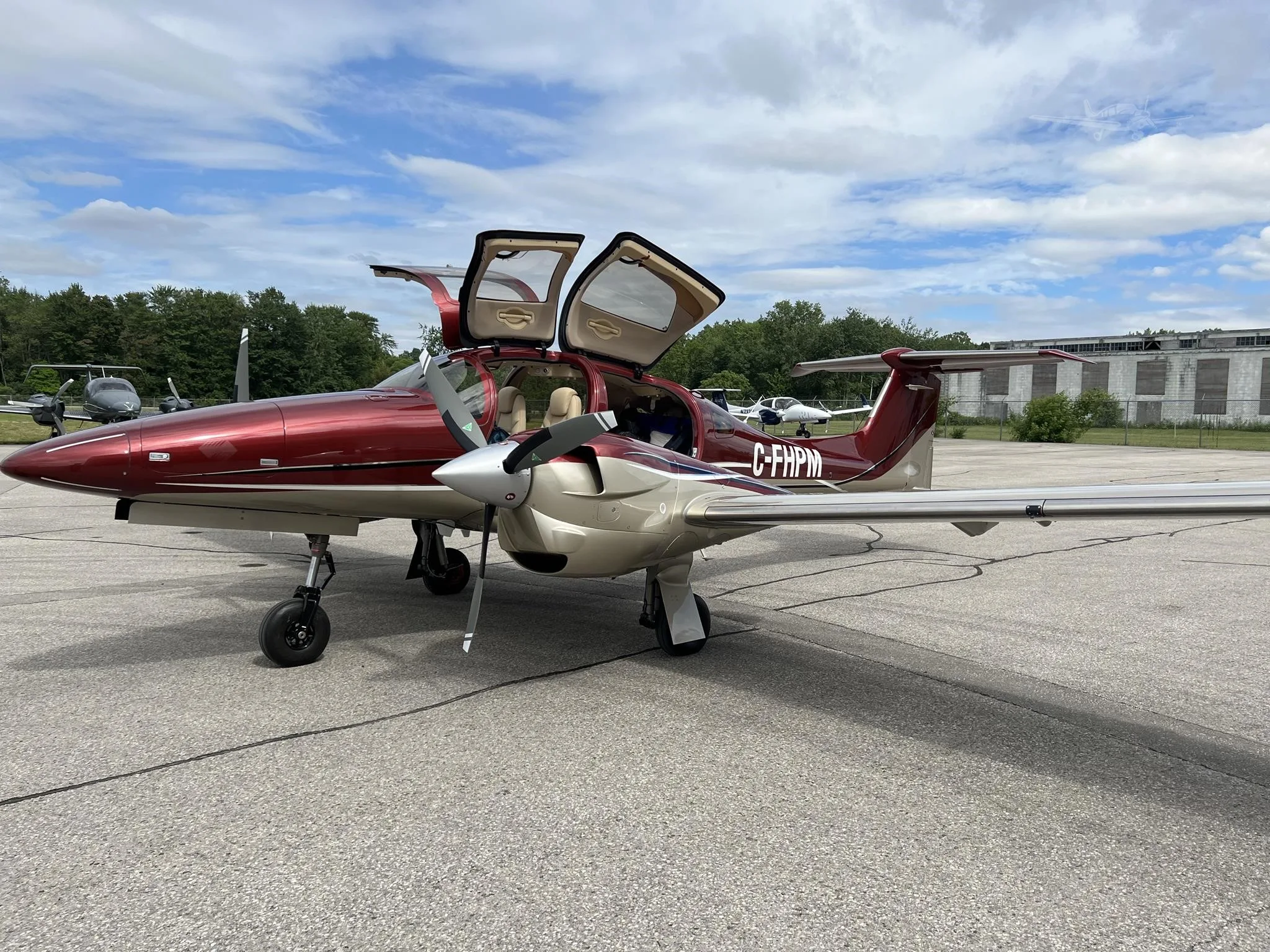 Exterior view of a 2023 DIAMOND DA62, C-FHPM.