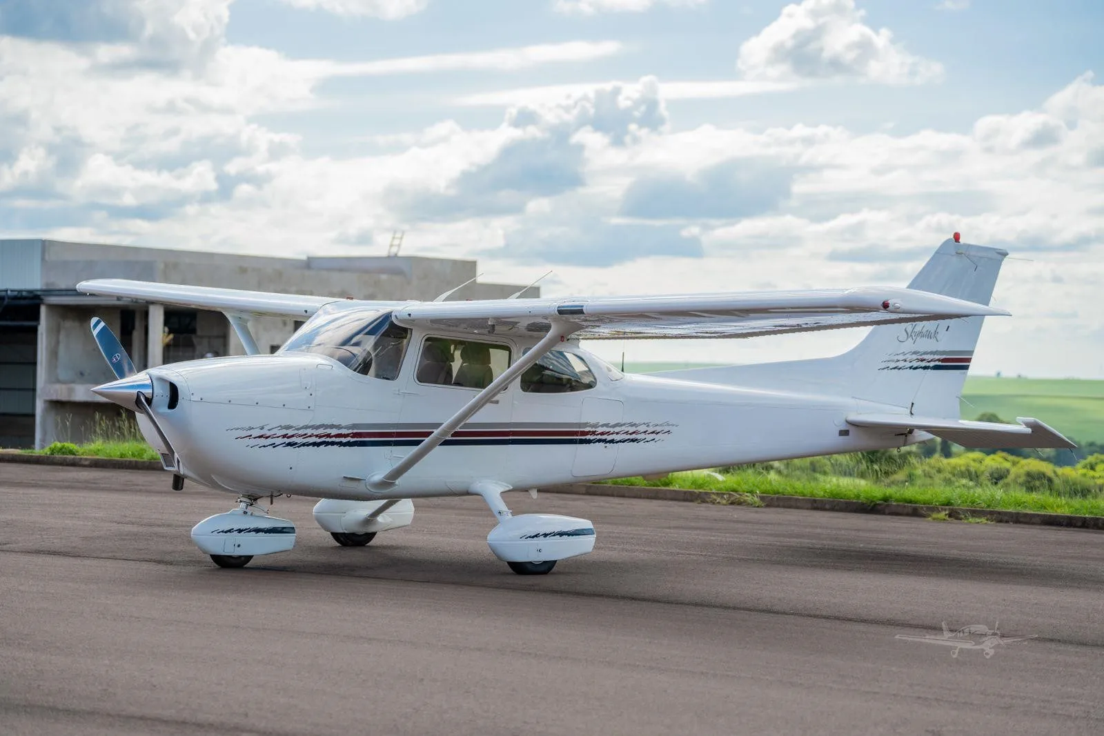 Exterior view of a 1997 CESSNA 172R SKYHAWK, N78FB.