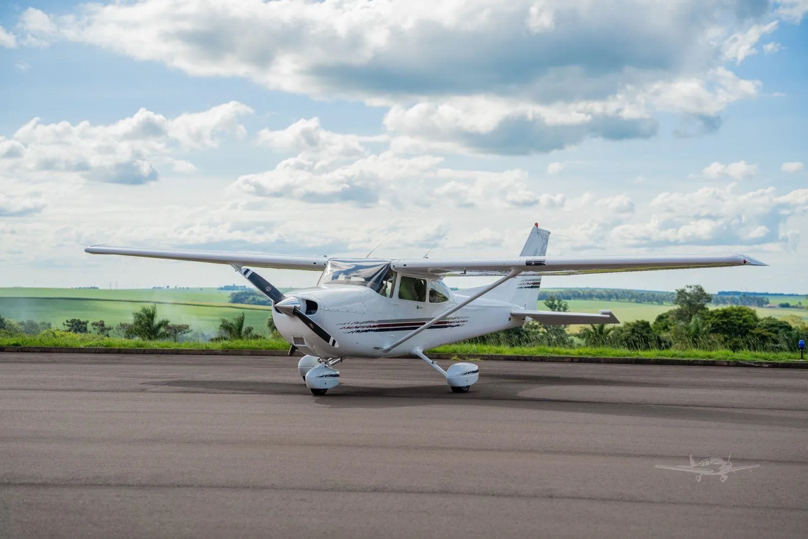 Exterior view of a 1997 CESSNA 172R SKYHAWK, N78FB.