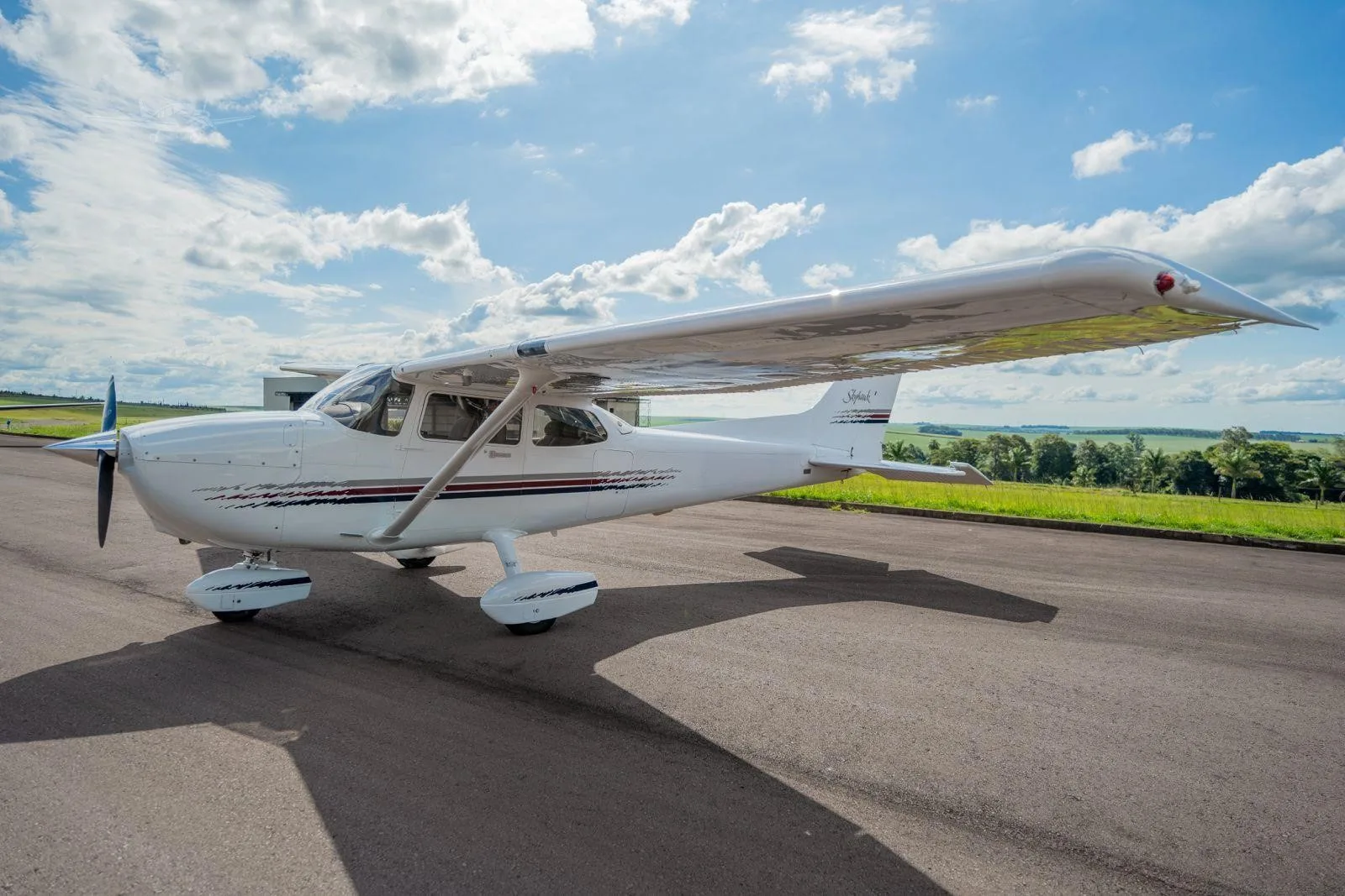 Exterior view of a 1997 CESSNA 172R SKYHAWK, N78FB.