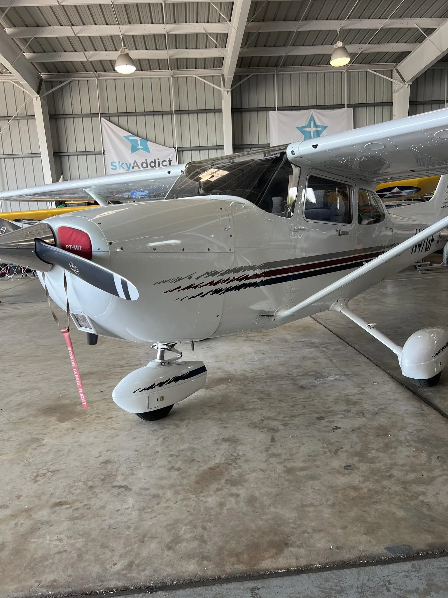 Exterior view of a 1997 CESSNA 172R SKYHAWK, N78FB.
