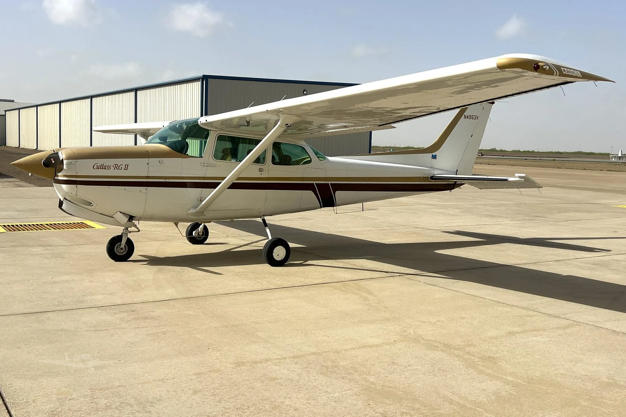 Exterior view of a 1980 CESSNA 172RG CUTLASS, N4953V.