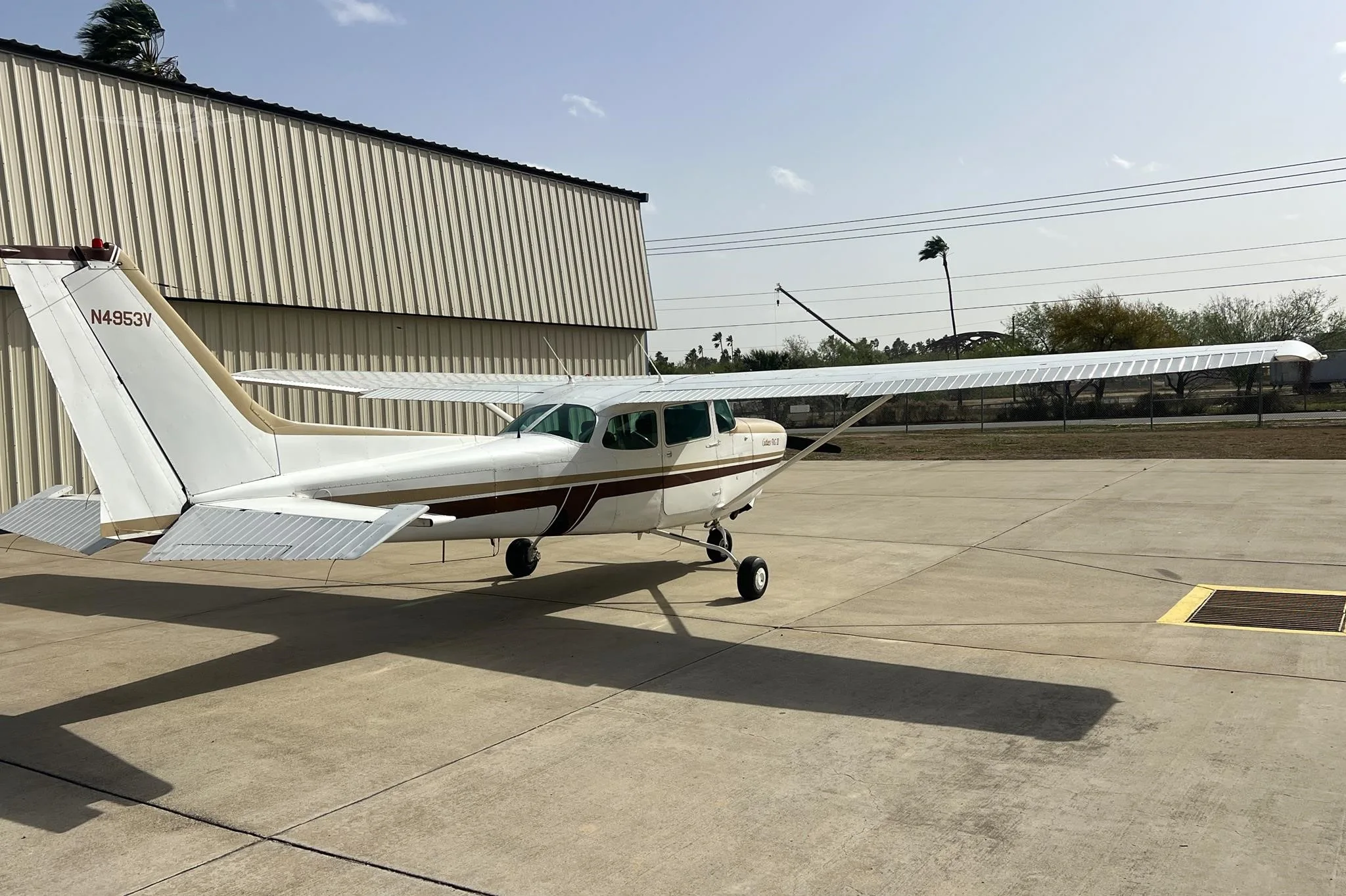 Exterior view of a 1980 CESSNA 172RG CUTLASS, N4953V.