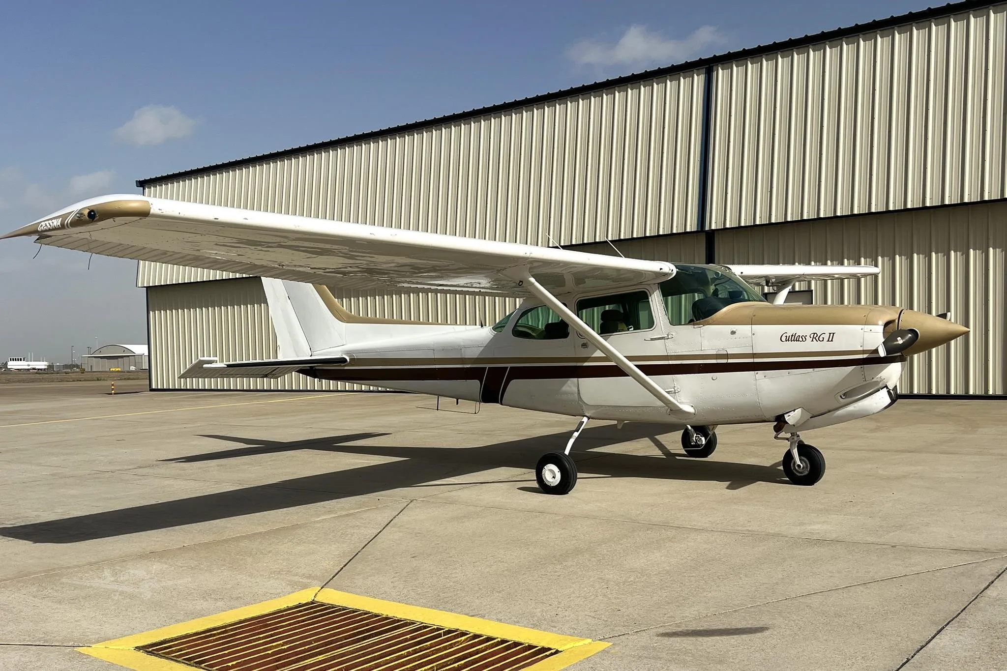 Exterior view of a 1980 CESSNA 172RG CUTLASS, N4953V.