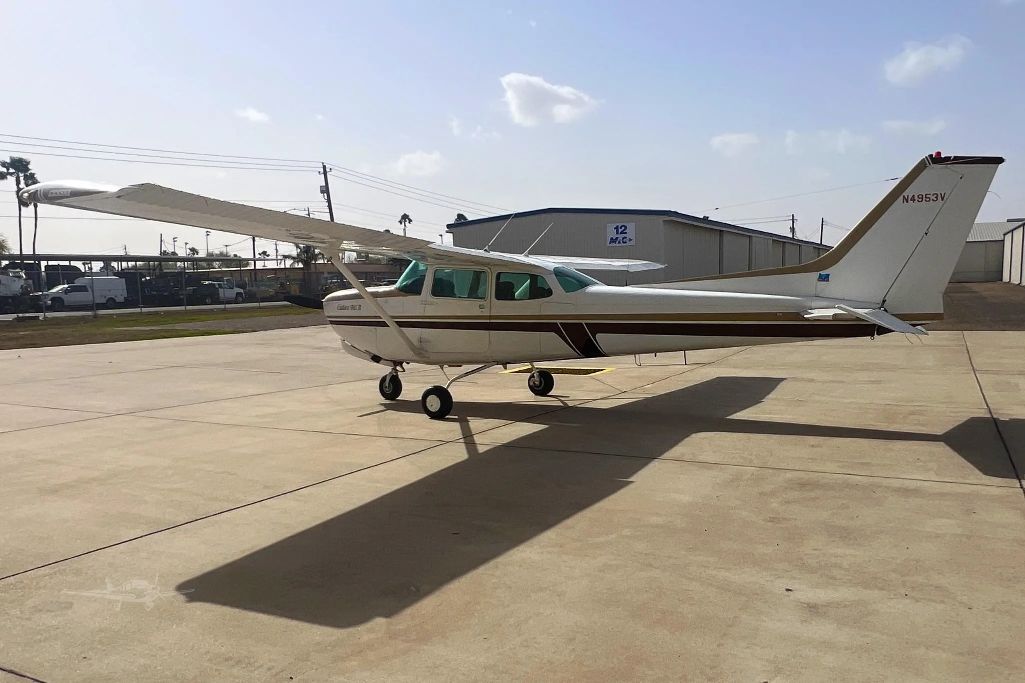 Exterior view of a 1980 CESSNA 172RG CUTLASS, N4953V.