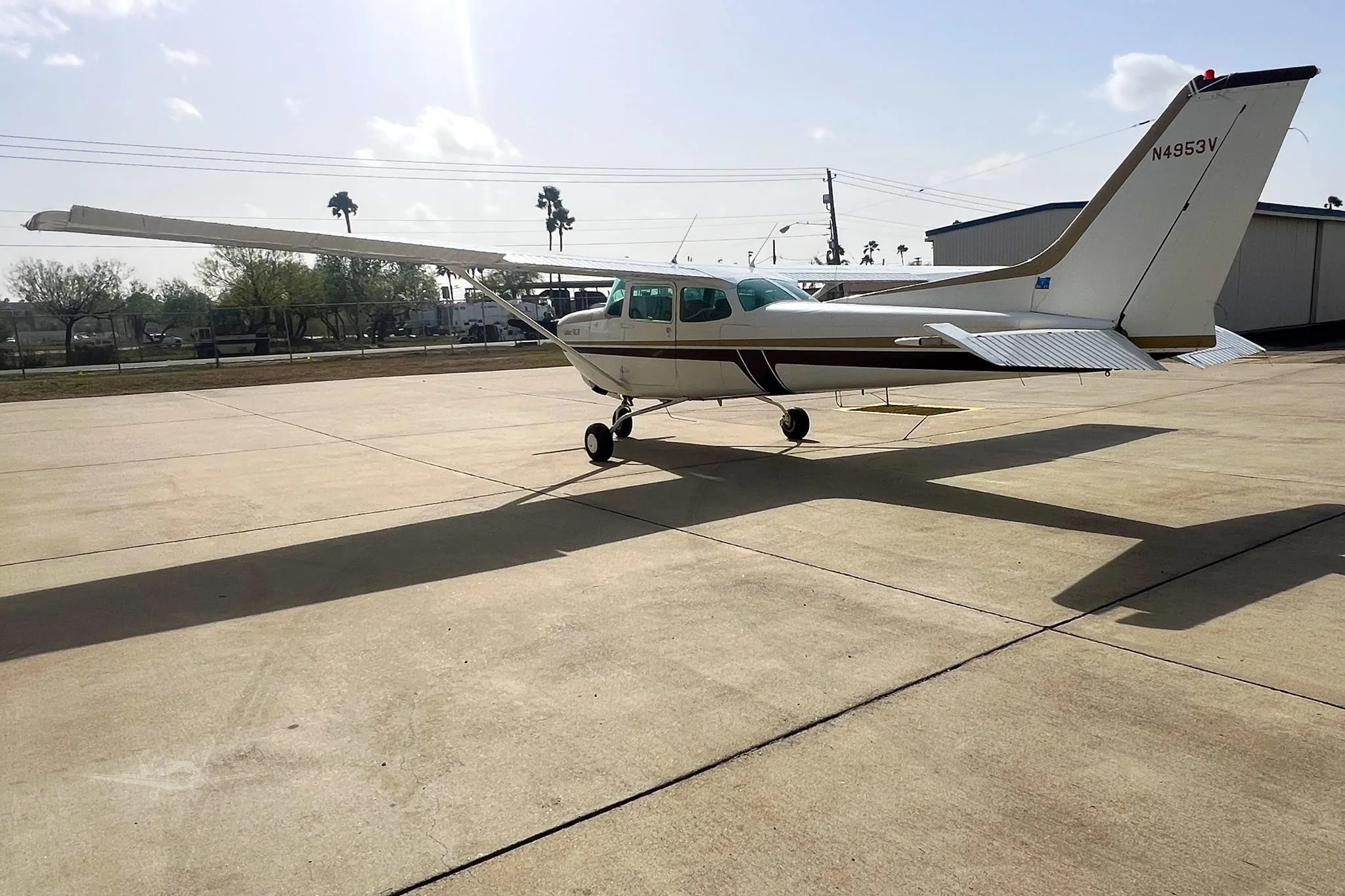 Exterior view of a 1980 CESSNA 172RG CUTLASS, N4953V.