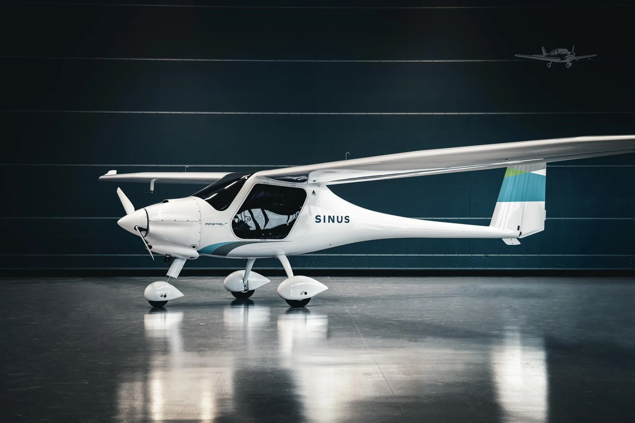 Marketing image of a 2026 PIPISTREL SINUS.
