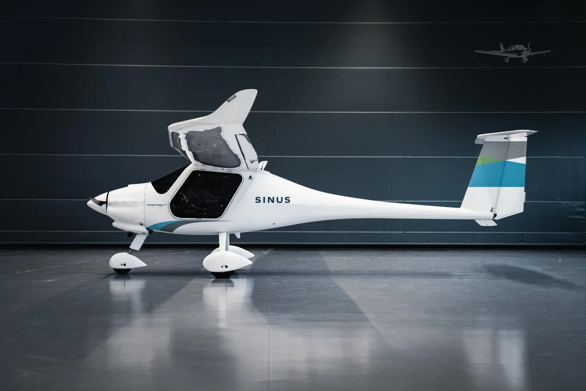 Marketing image of a 2026 PIPISTREL SINUS.