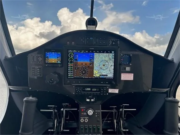 Avionics suite of a 2026 PIPISTREL SINUS.