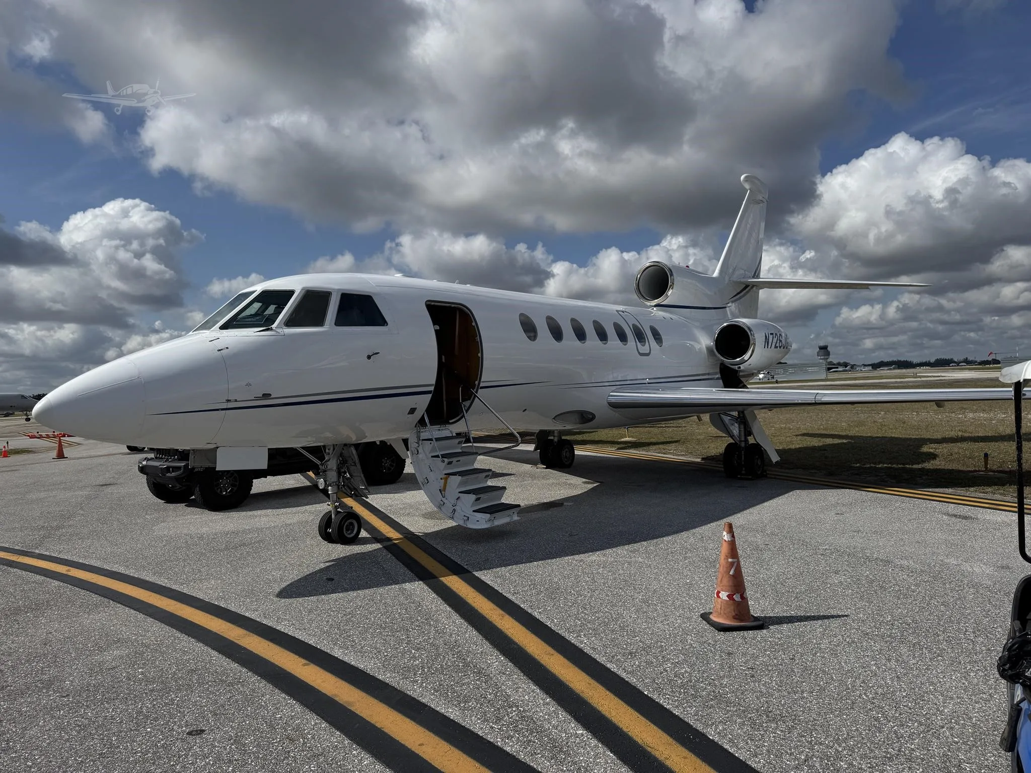 Exterior view of a 1997 DASSAULT FALCON 50EX.