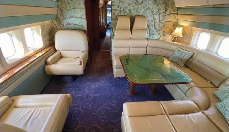 Cabin interior of a 1986 BOEING 737-200 ADVANCED.