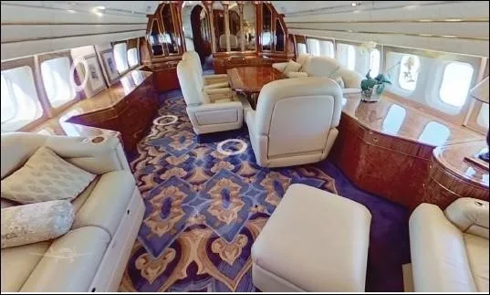 Cabin interior of a 1986 BOEING 737-200 ADVANCED.