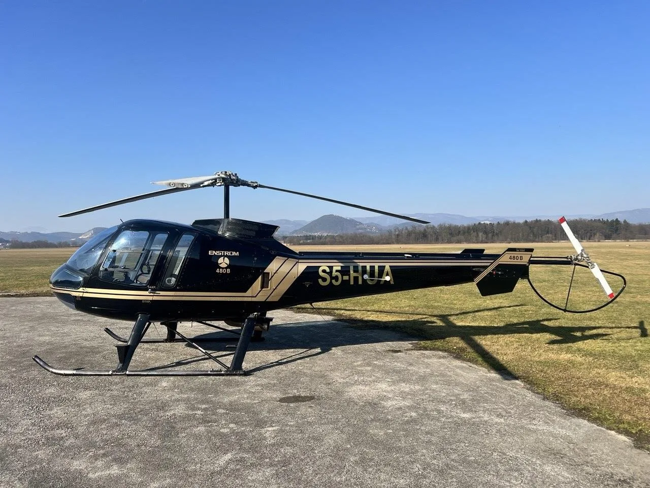 Exterior view of a 2008 ENSTROM 480B TURBINE, S5-HUA.
