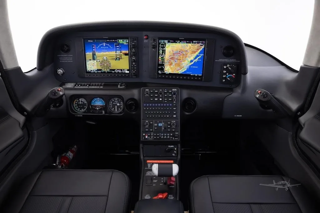 Cockpit and instrument panel of a 2022 CIRRUS SR20-G6.