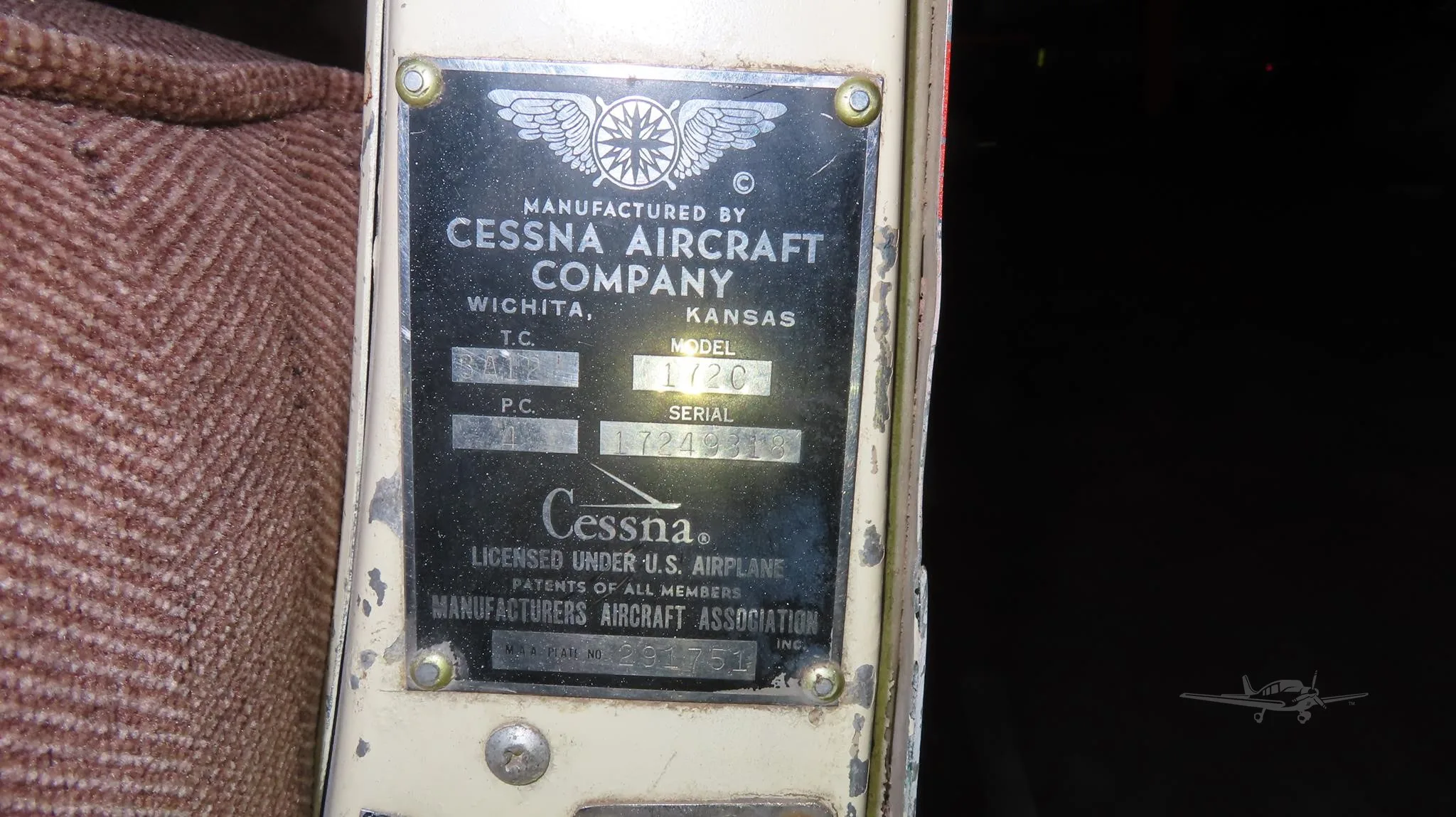 Avionics suite of a 1962 CESSNA 172 SKYHAWK.