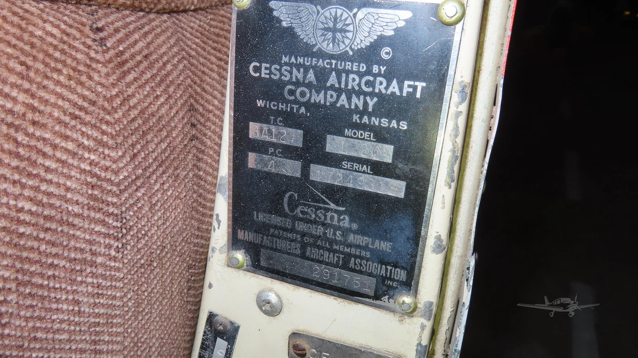 Avionics suite of a 1962 CESSNA 172 SKYHAWK.