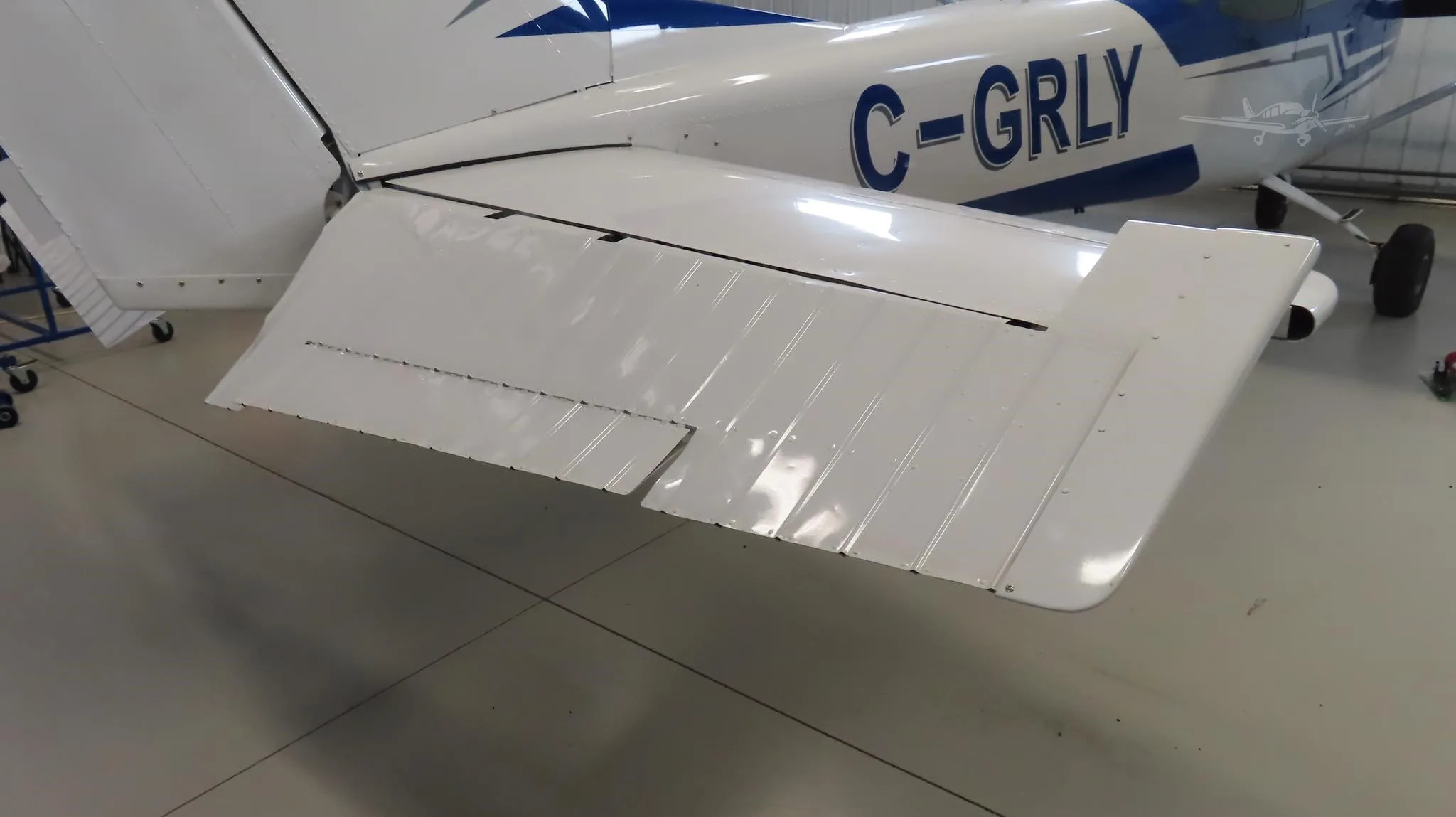 Exterior view of a 1968 CESSNA 172 SKYHAWK, C-GRLY.
