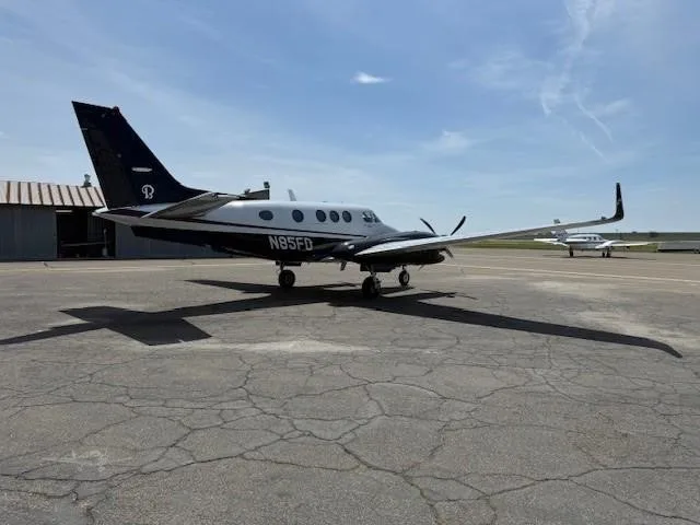 Exterior view of a 2011 BEECHCRAFT KING AIR C90GTI, N85FD.