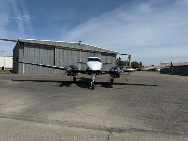Exterior view of a 2011 BEECHCRAFT KING AIR C90GTI, N85FD.
