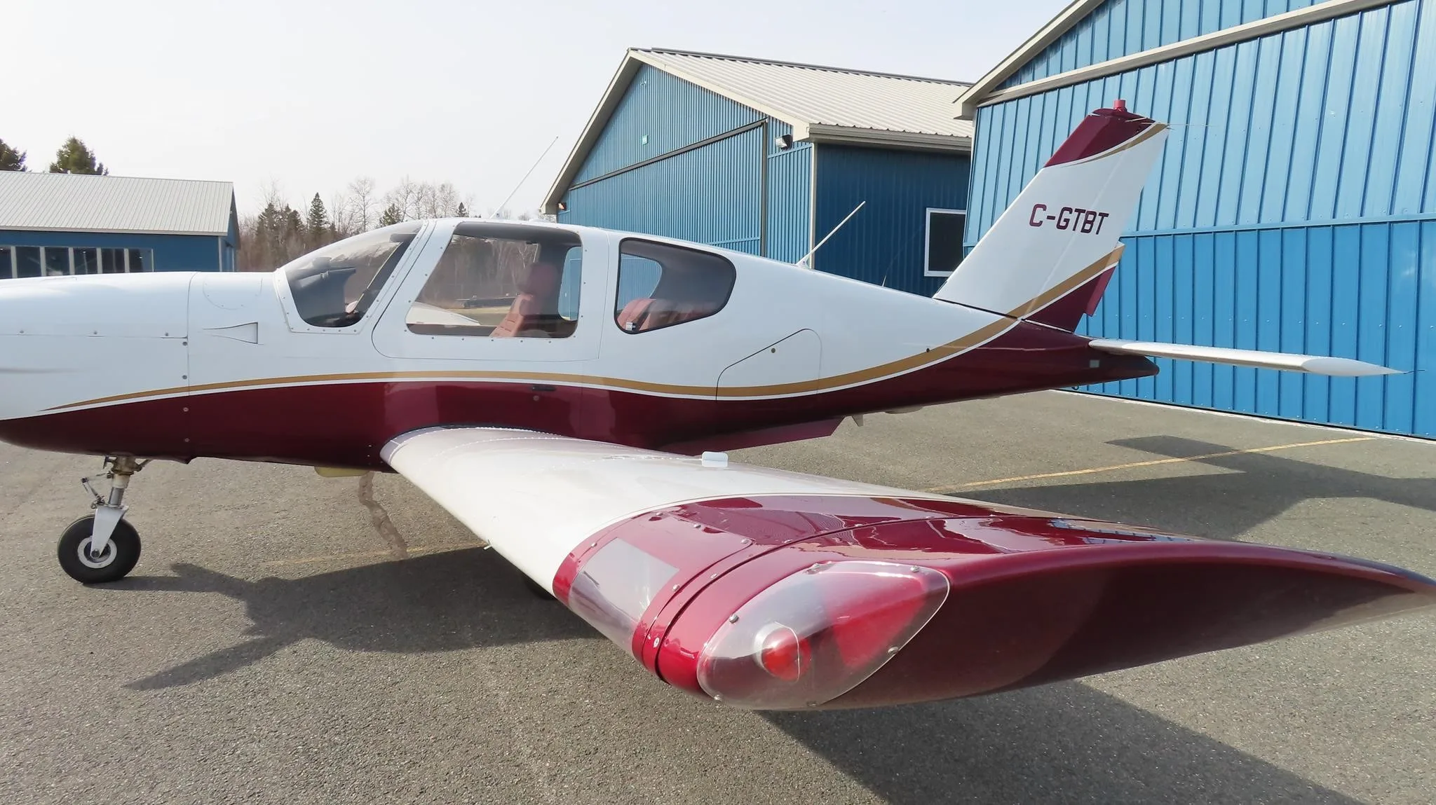 Exterior view of a 1989 SOCATA TB-20 TRINIDAD, C-GTBT.