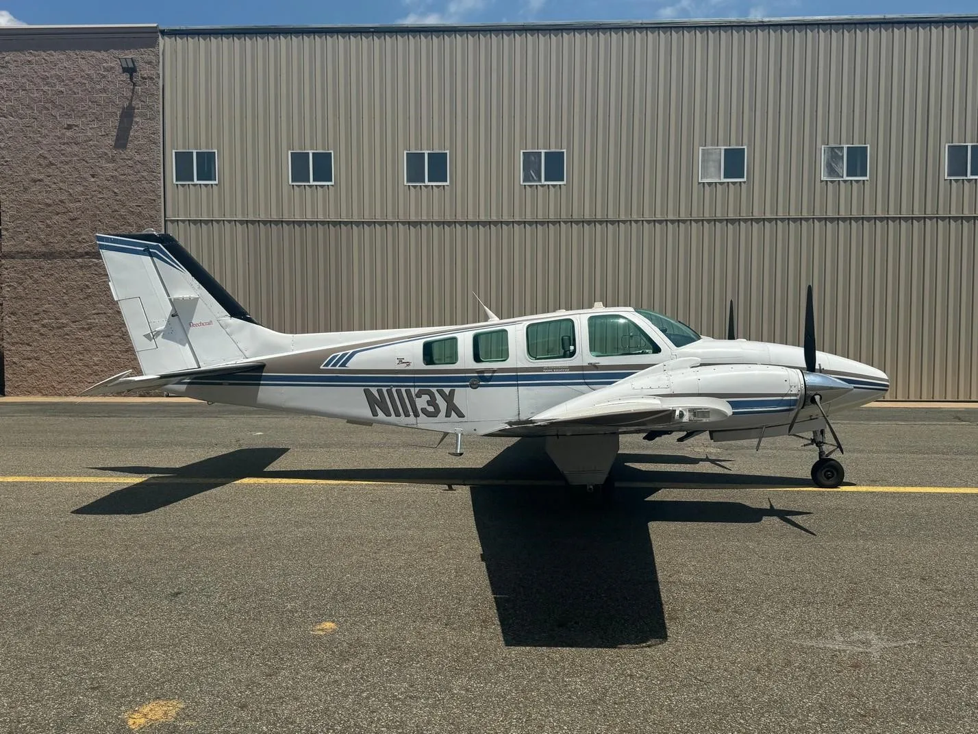 Exterior view of a 1997 BEECHCRAFT 58 BARON, N1113X.