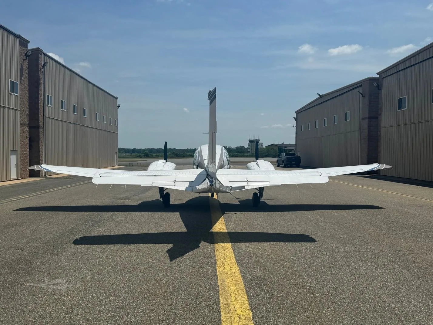 Exterior view of a 1997 BEECHCRAFT 58 BARON, N1113X.