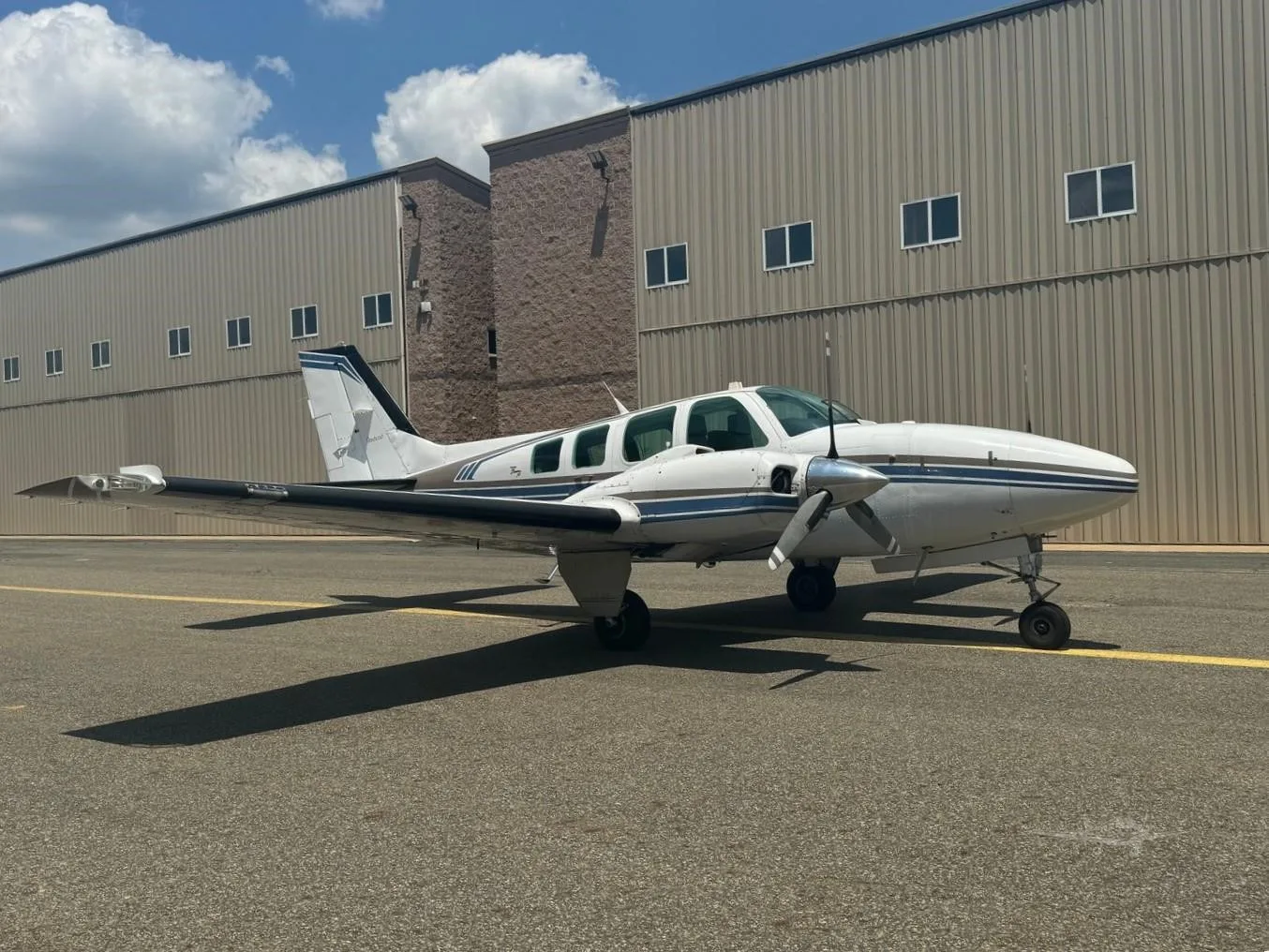 Exterior view of a 1997 BEECHCRAFT 58 BARON, N1113X.