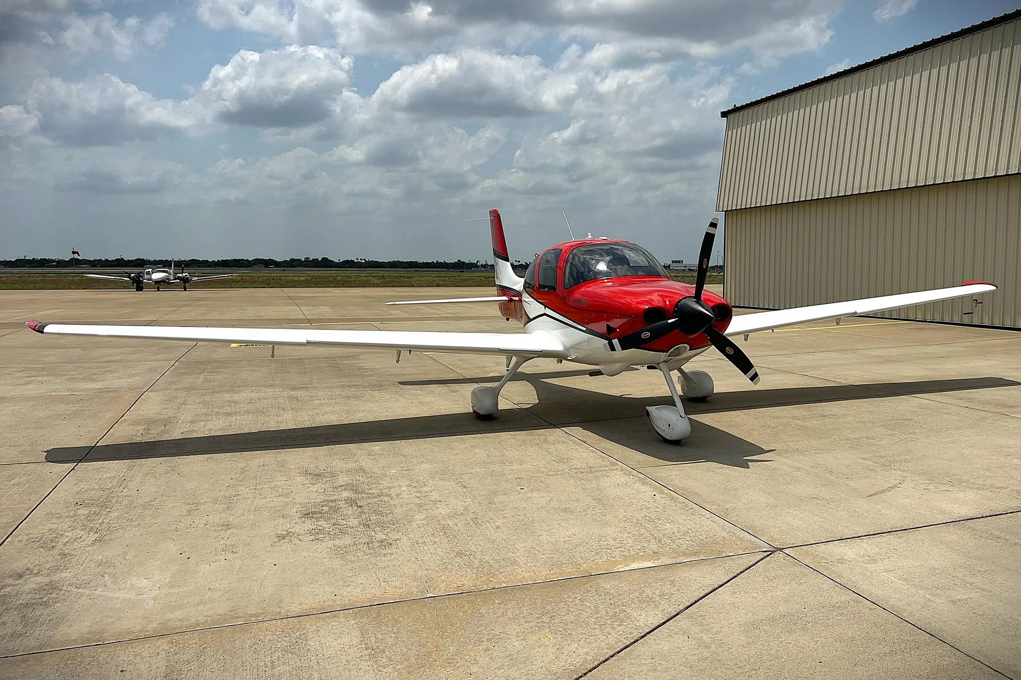 Exterior view of a 2010 CIRRUS SR20-G3, N47TP.
