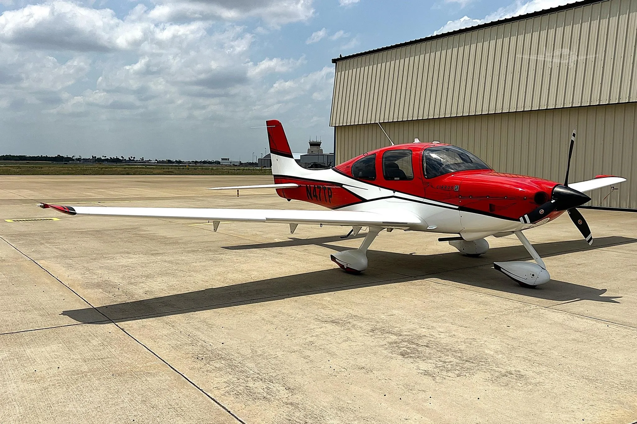 Exterior view of a 2010 CIRRUS SR20-G3, N47TP.