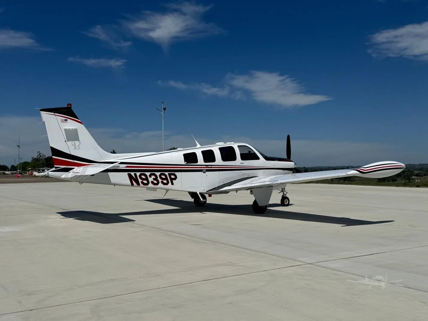 Exterior view of a 2008 BEECHCRAFT G36 BONANZA, N939P.