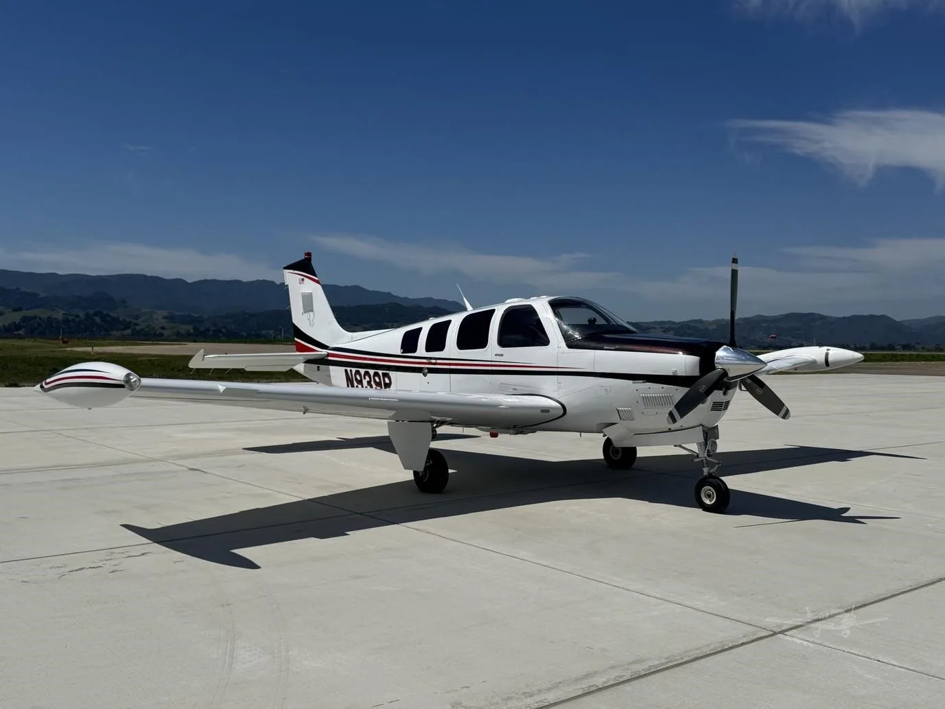 Exterior view of a 2008 BEECHCRAFT G36 BONANZA, N939P.