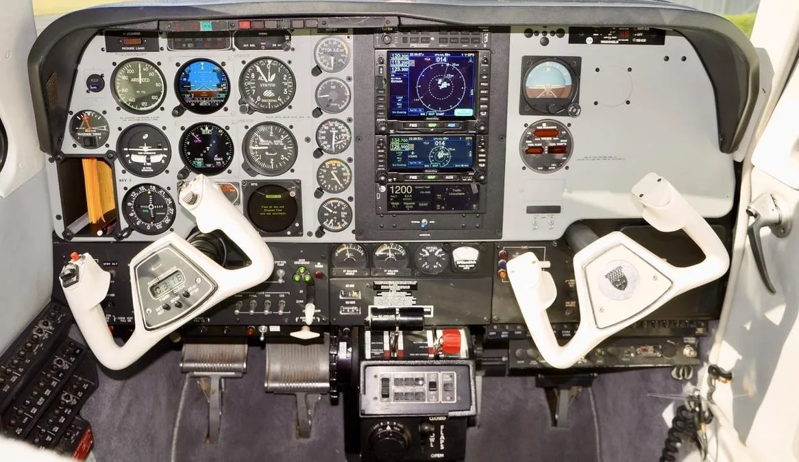 Cockpit and instrument panel of a 1984 BEECHCRAFT A36 BONANZA TURBOPROP.