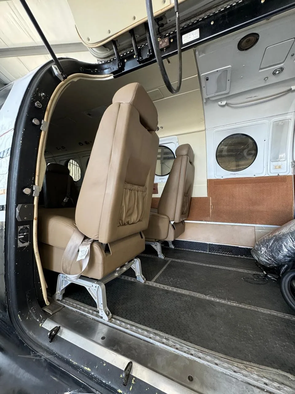 Cabin interior of a 1982 BEECHCRAFT KING AIR B200C.