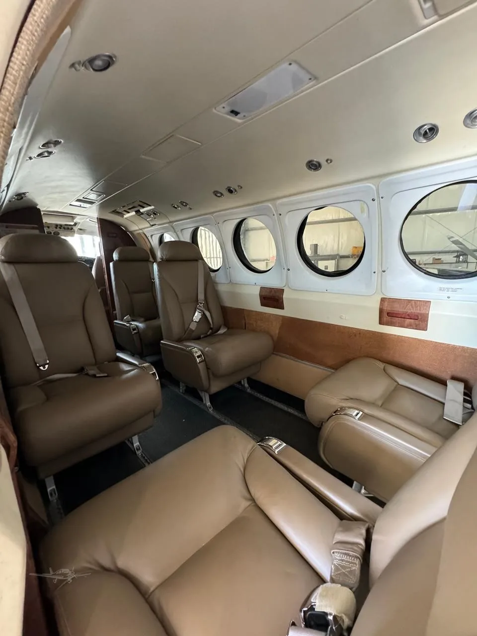 Cabin interior of a 1982 BEECHCRAFT KING AIR B200C.