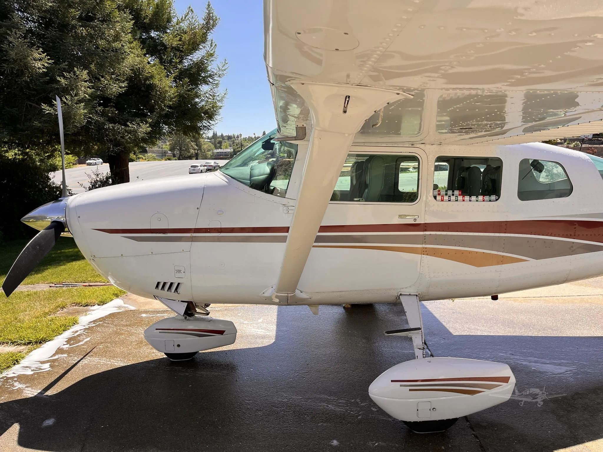 Exterior view of a 1979 CESSNA U206G STATIONAIR II, N732JM.