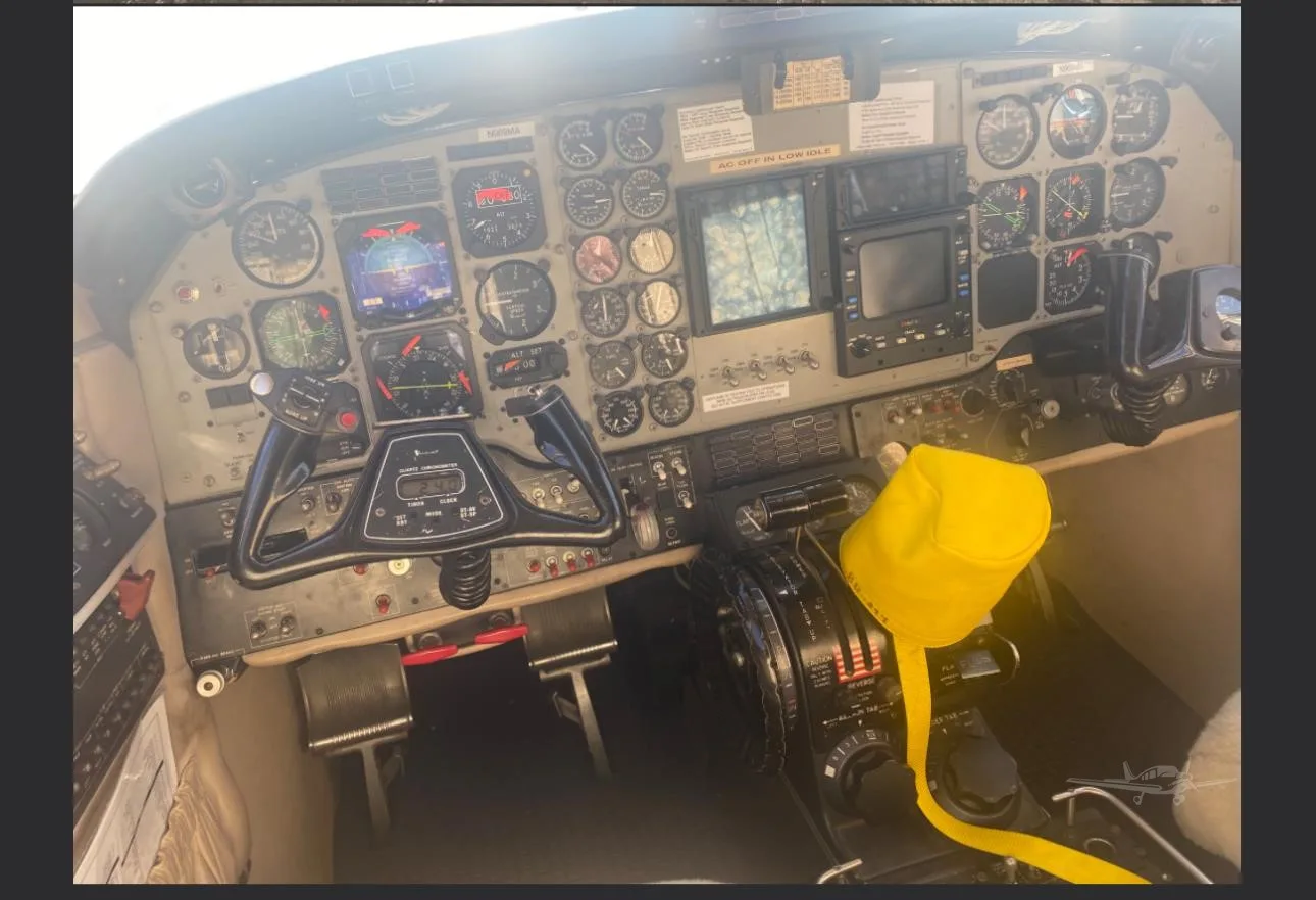 Cockpit and instrument panel of a 1982 BEECHCRAFT KING AIR B200.