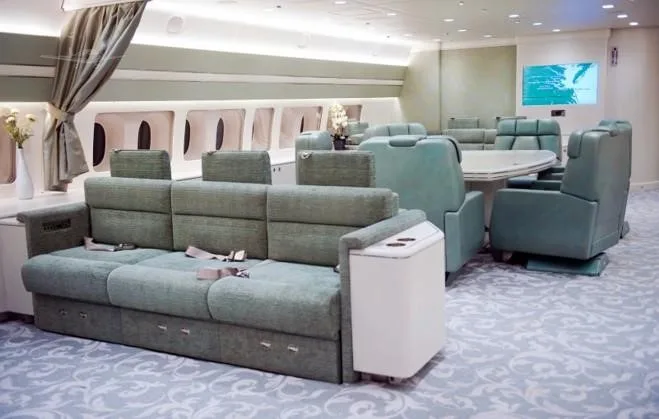 Cabin interior of a 1995 BOEING 777-200.