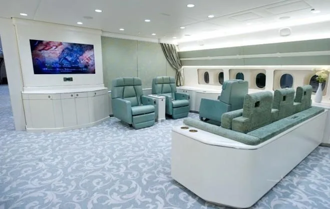 Cabin interior of a 1995 BOEING 777-200.