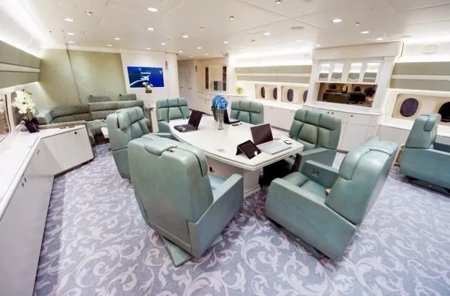 Cabin interior of a 1995 BOEING 777-200.