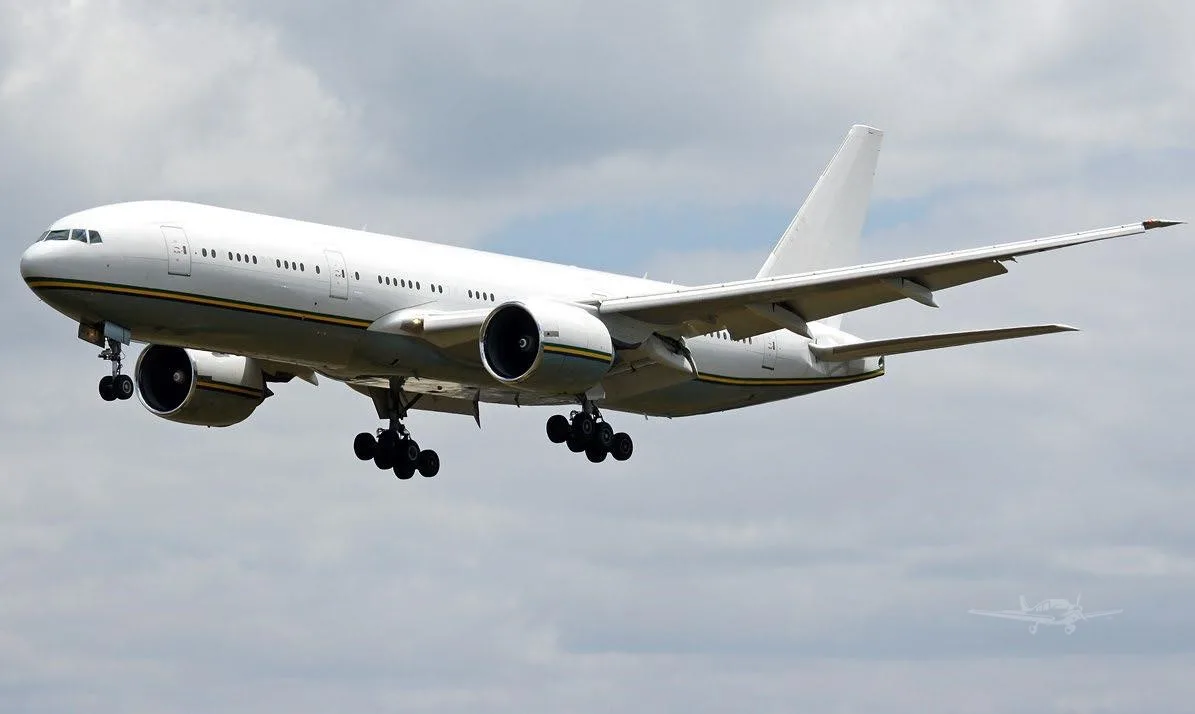 1995 BOEING 777-200