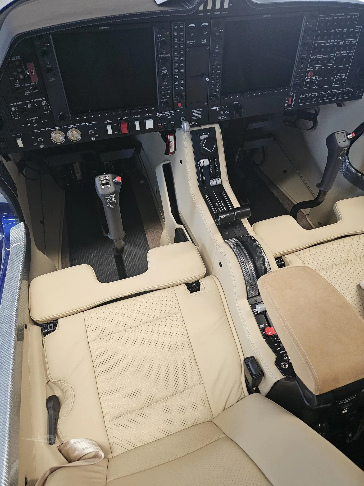Cabin interior of a 2025 DIAMOND DA62.