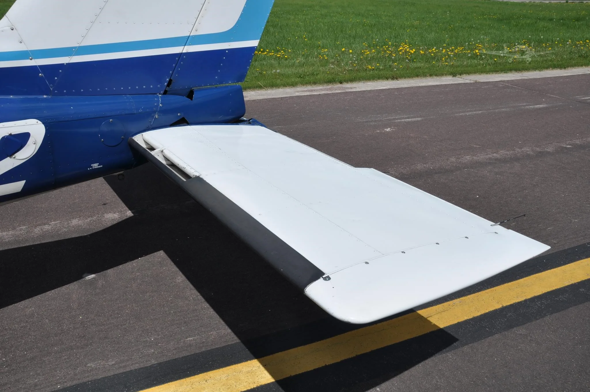 Exterior view of a 1976 CESSNA 177RG, N33212.