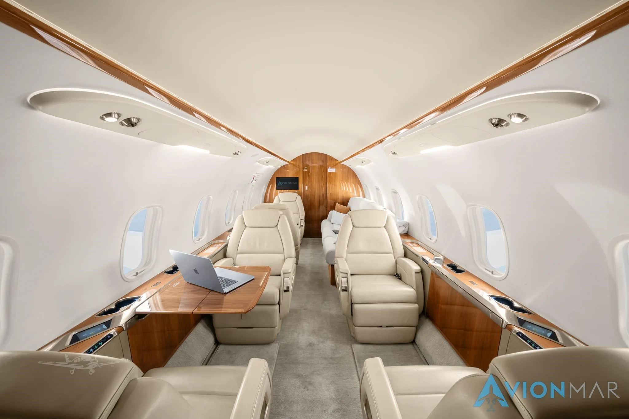 Cabin interior of a 2015 BOMBARDIER CHALLENGER 350.