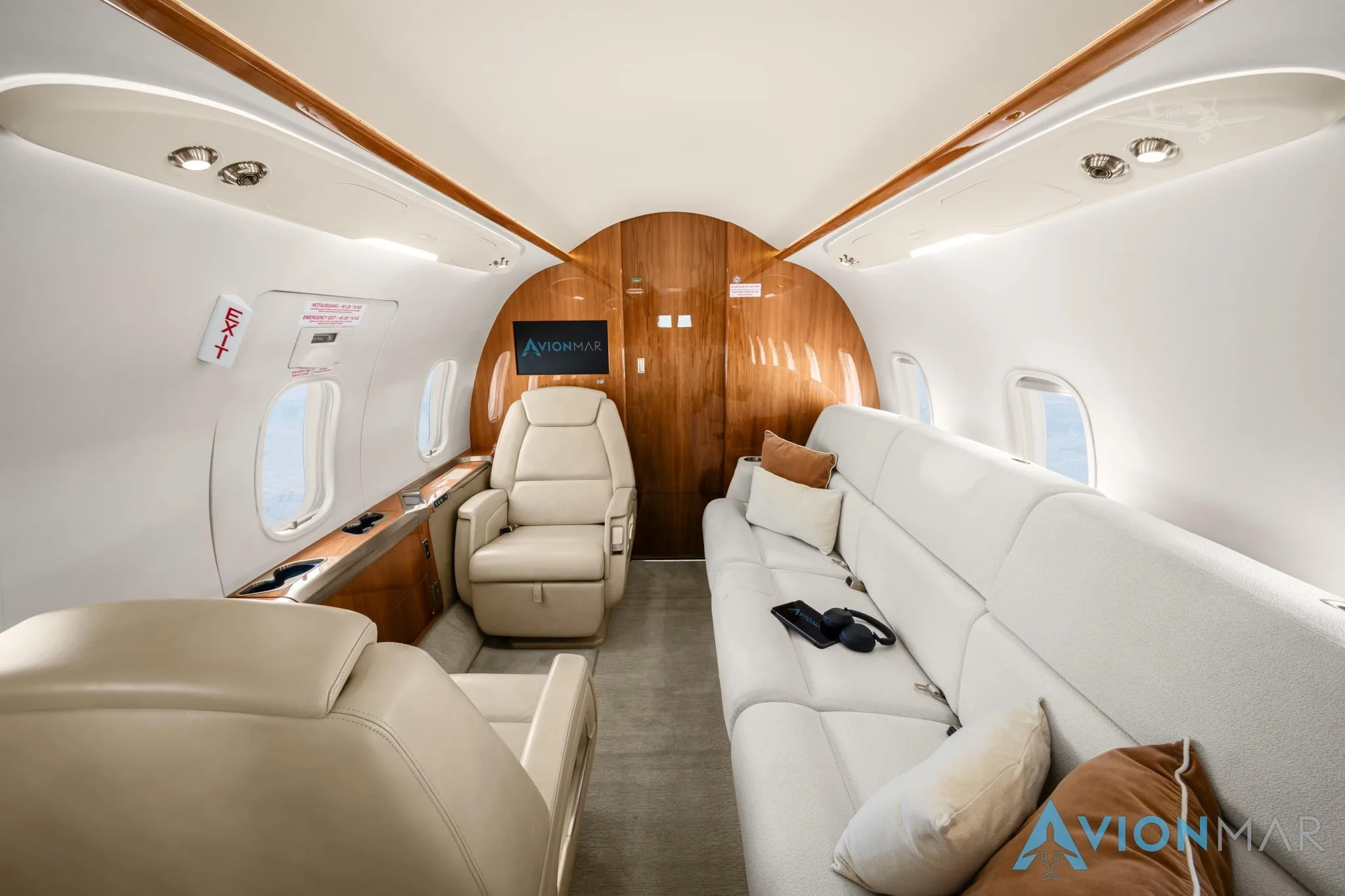 Cabin interior of a 2015 BOMBARDIER CHALLENGER 350.