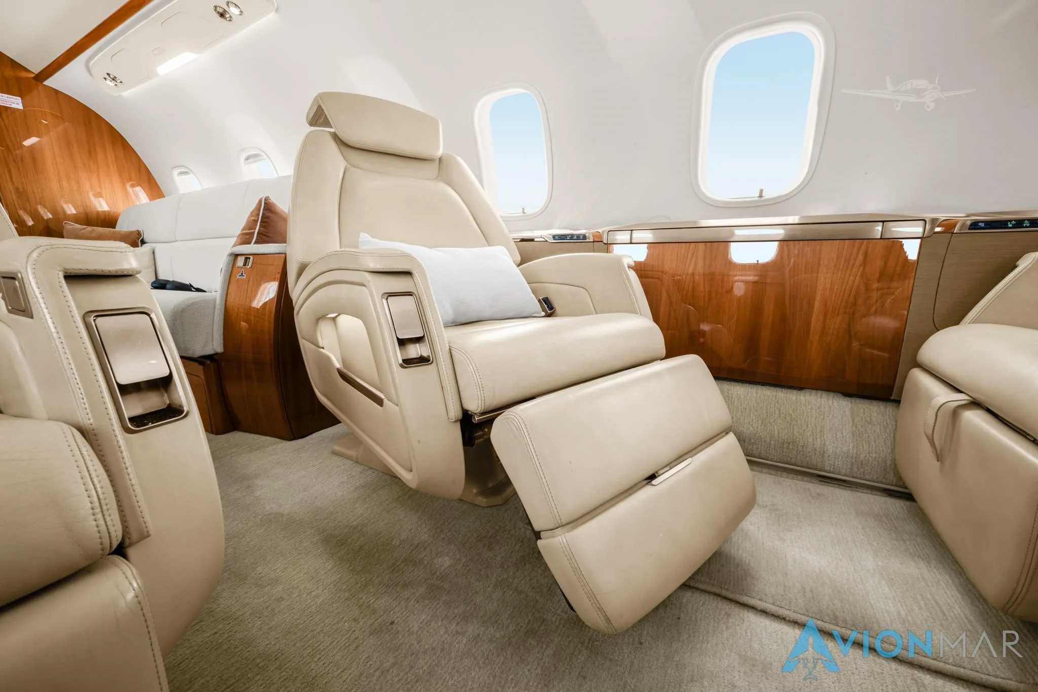 Cabin interior of a 2015 BOMBARDIER CHALLENGER 350.