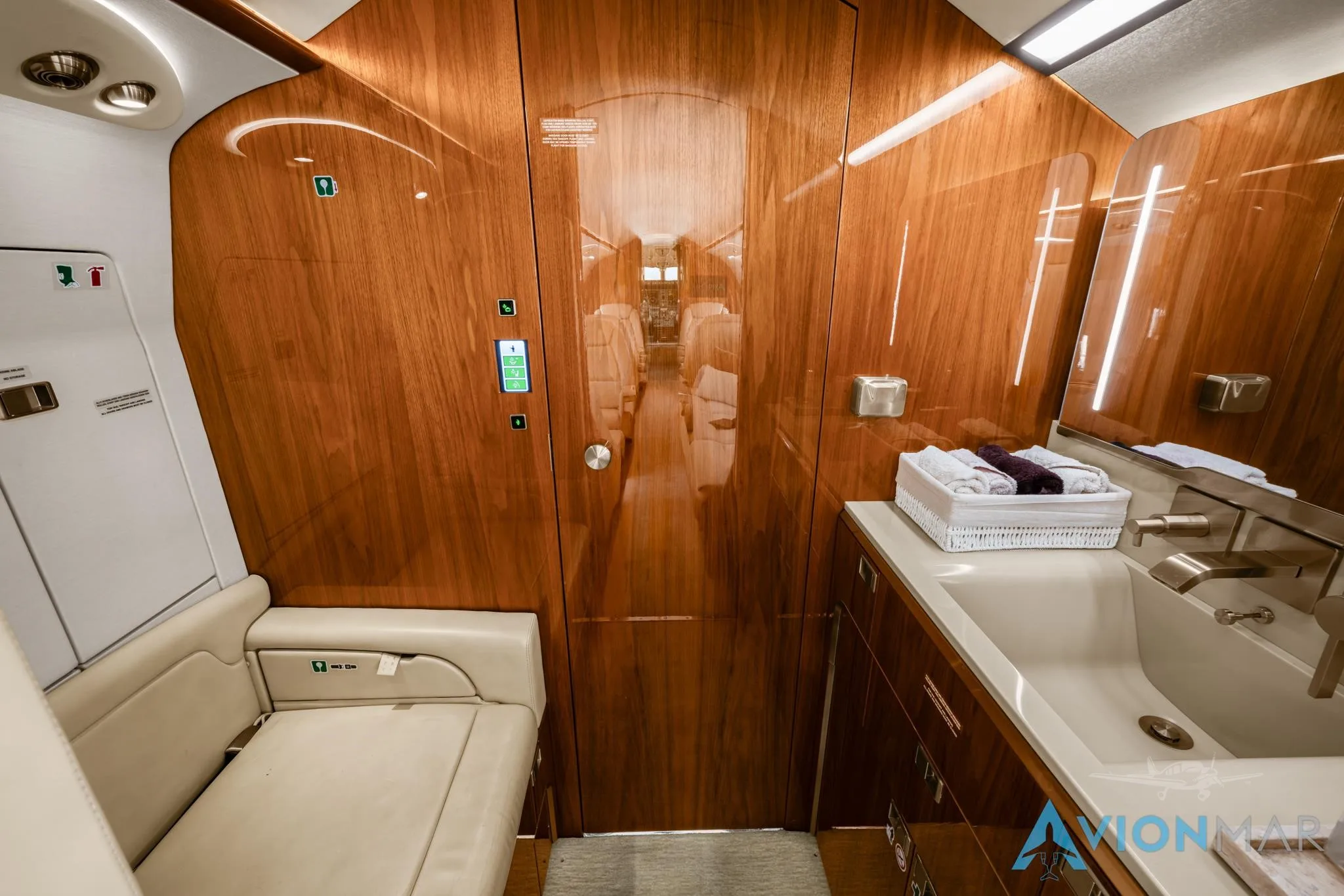 Cabin interior of a 2015 BOMBARDIER CHALLENGER 350.