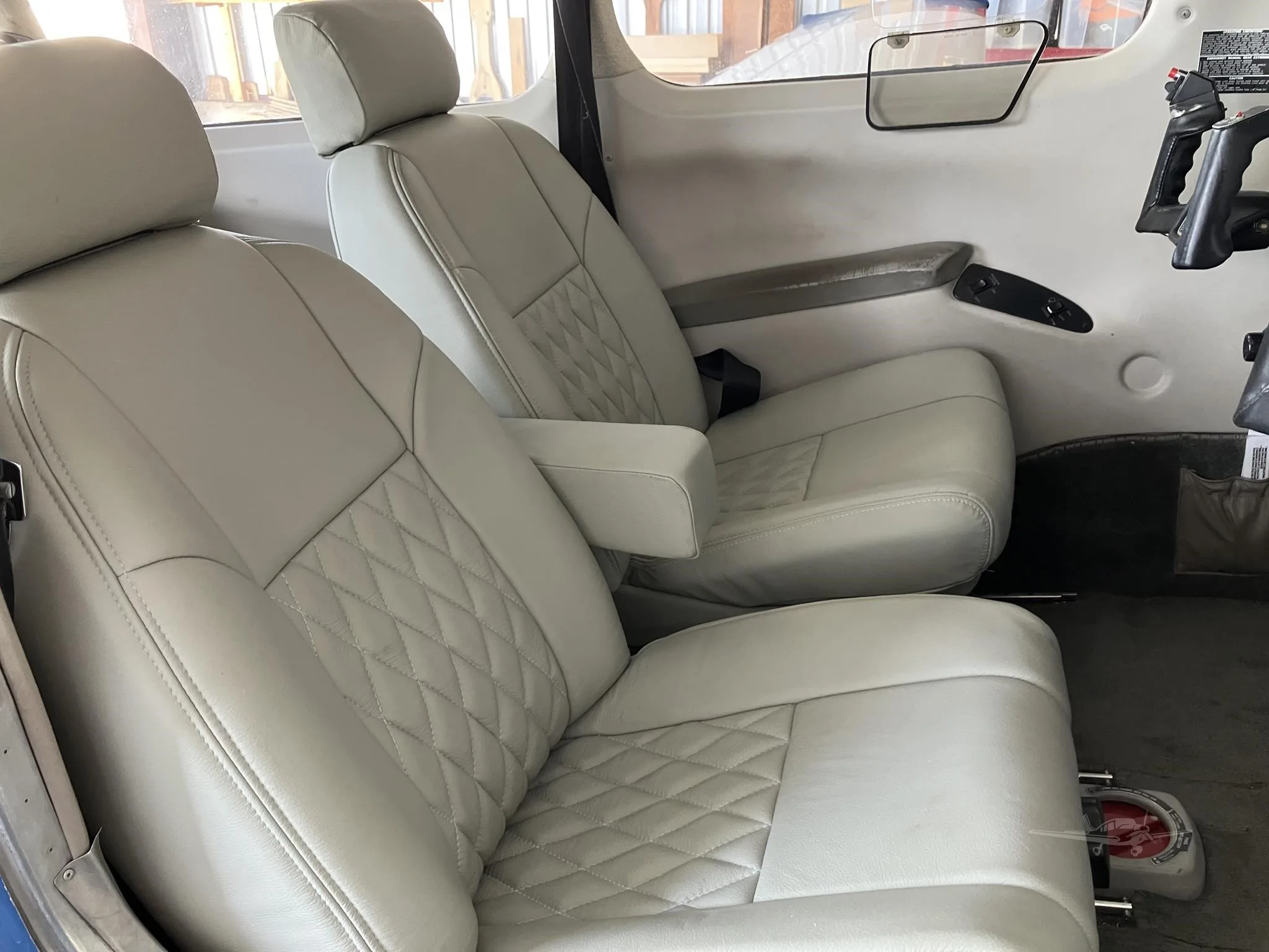 Cabin interior of a 1996 MOONEY M20R OVATION.