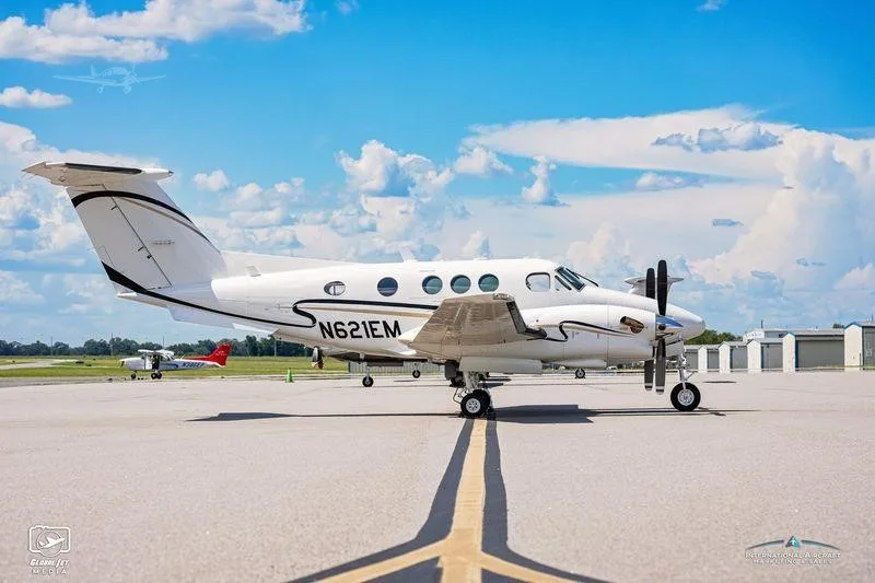 Exterior view of a 1981 BEECHCRAFT KING AIR F90, N621EM.