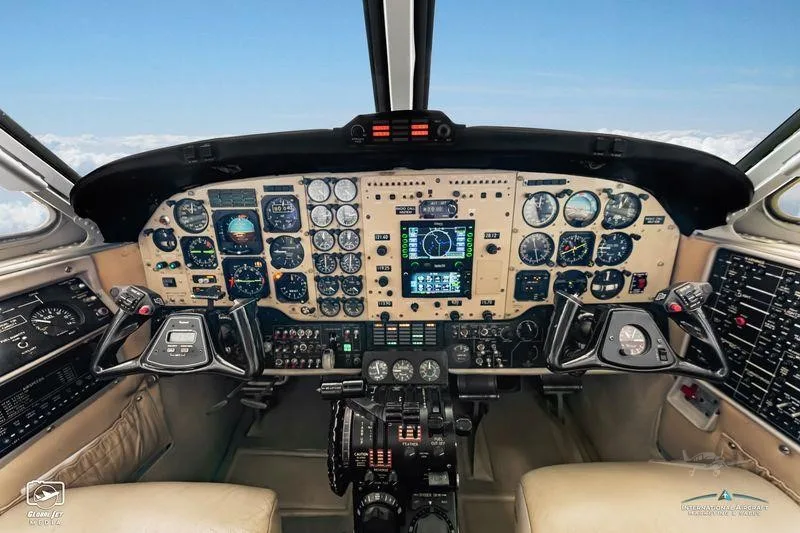 Cockpit and instrument panel of a 1981 BEECHCRAFT KING AIR F90.